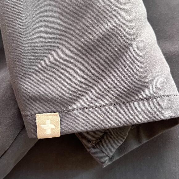 FIGS Technical Collection Scrub Top Womens Sz L Blue Gray 2 pocket - Picture 5 of 8